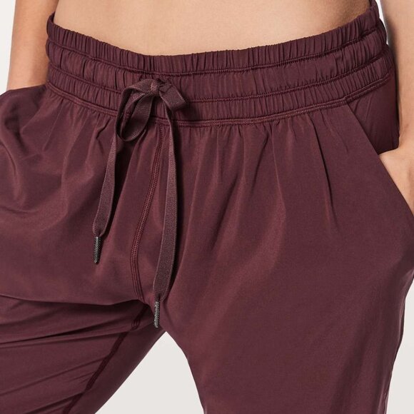 Lululemon Namaskar Crop - Picture 1 of 7